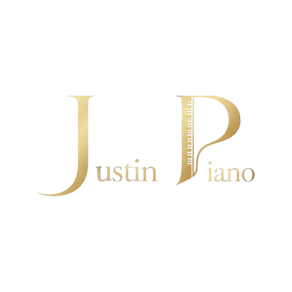 Uitgeschreven logo in gouden letters van JustinPiano